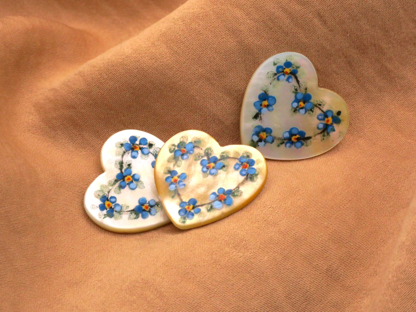 Mother of Pearl Heart Hand-Painted Flowers Button 20mm