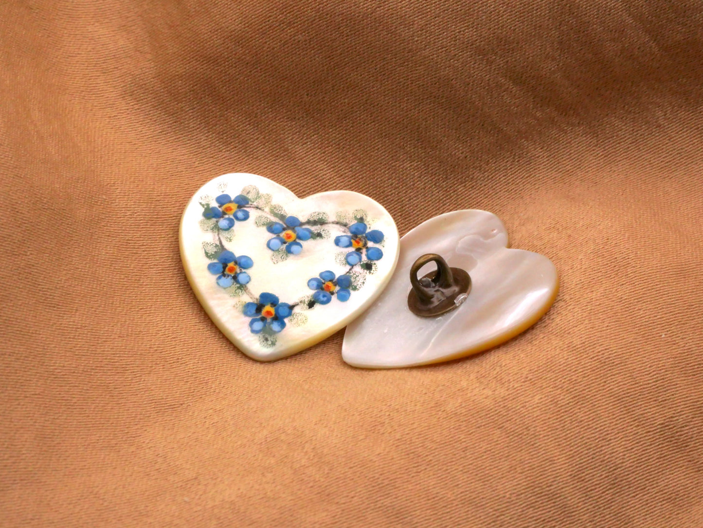 Mother of Pearl Heart Hand-Painted Flowers Button 20mm