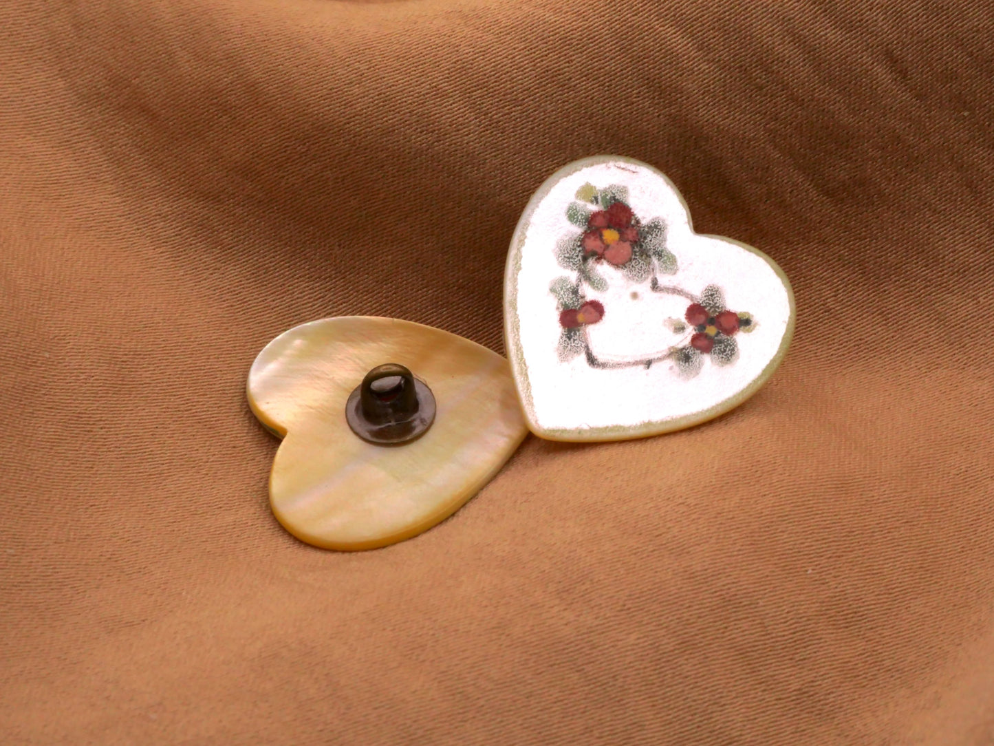 Mother of Pearl Heart Hand-Painted Flowers Button 20mm