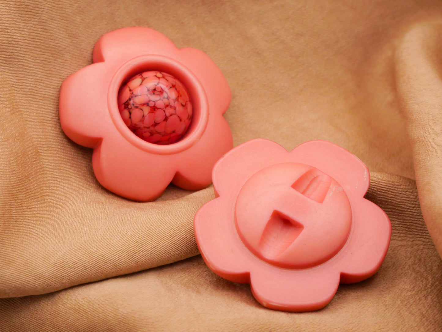 Daisy Peachy Pink Coral Glass Center Plastic Button 30mm