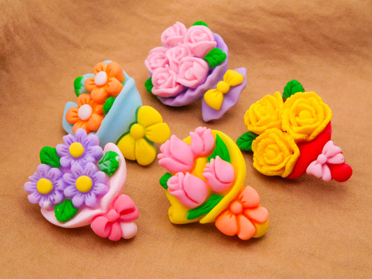 Bouquet Flowers Plastic Set of Five Buttons 22x27mm