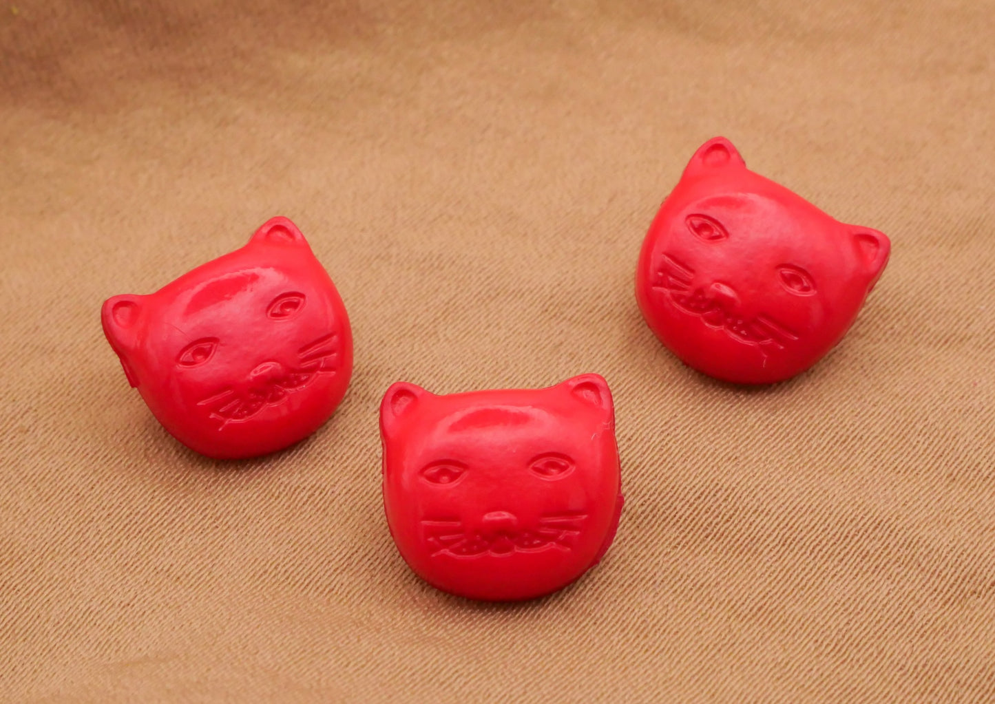 Cat Kitty Face Red Orange Plastic Made in France Set of Three Buttons Various 10x11mm