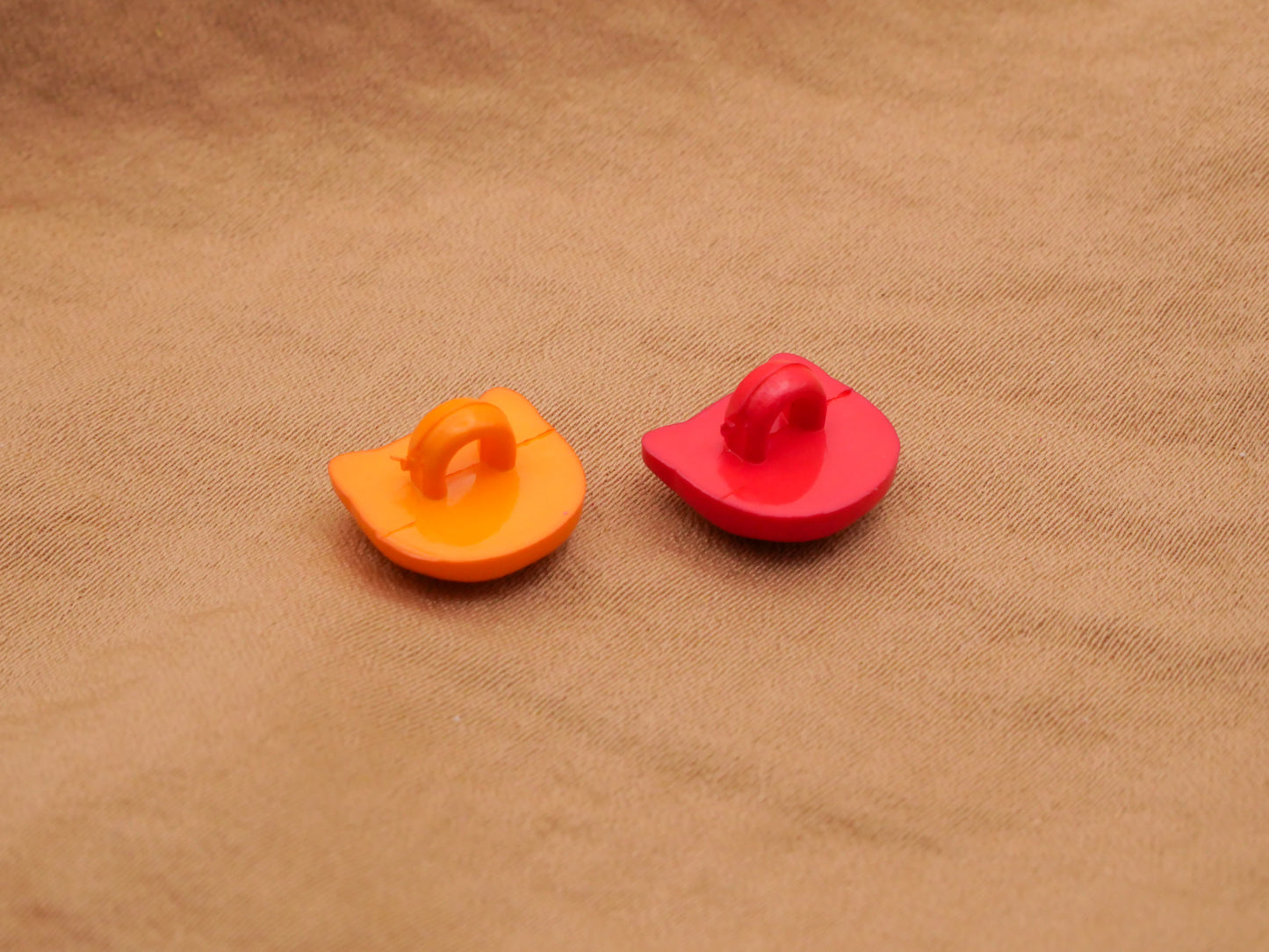 Cat Kitty Face Red Orange Plastic Made in France Set of Three Buttons Various 10x11mm