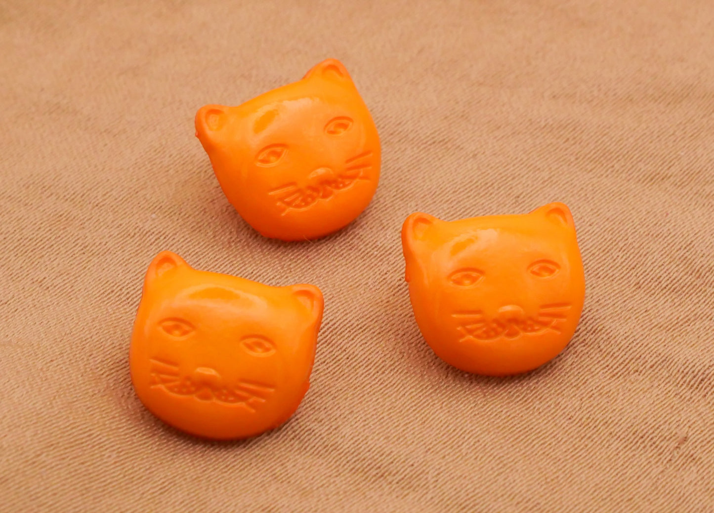 Cat Kitty Face Red Orange Plastic Made in France Set of Three Buttons Various 10x11mm