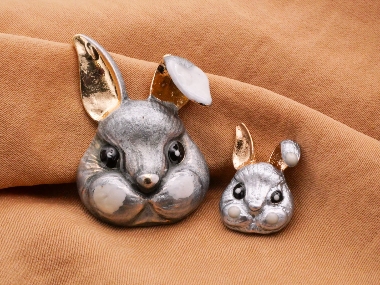 Bunny Rabbit Hand-Painted Grey Gold Metal Button Various 12-33mm