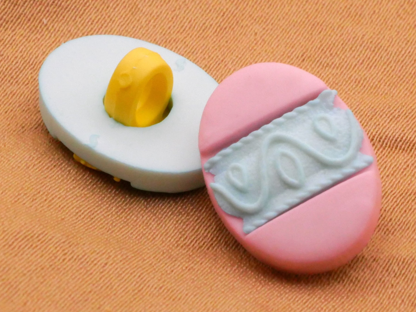 Easter Eggs Decorated Pastel Colors Set of Five Plastic Buttons 11x15mm