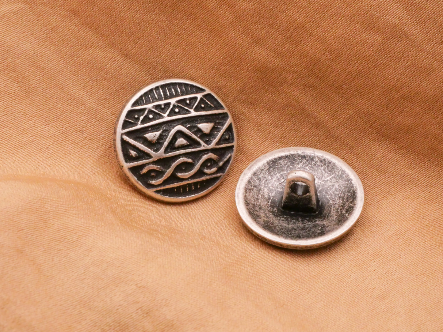 Tribal Design Triangle Waves Metal Button 18mm