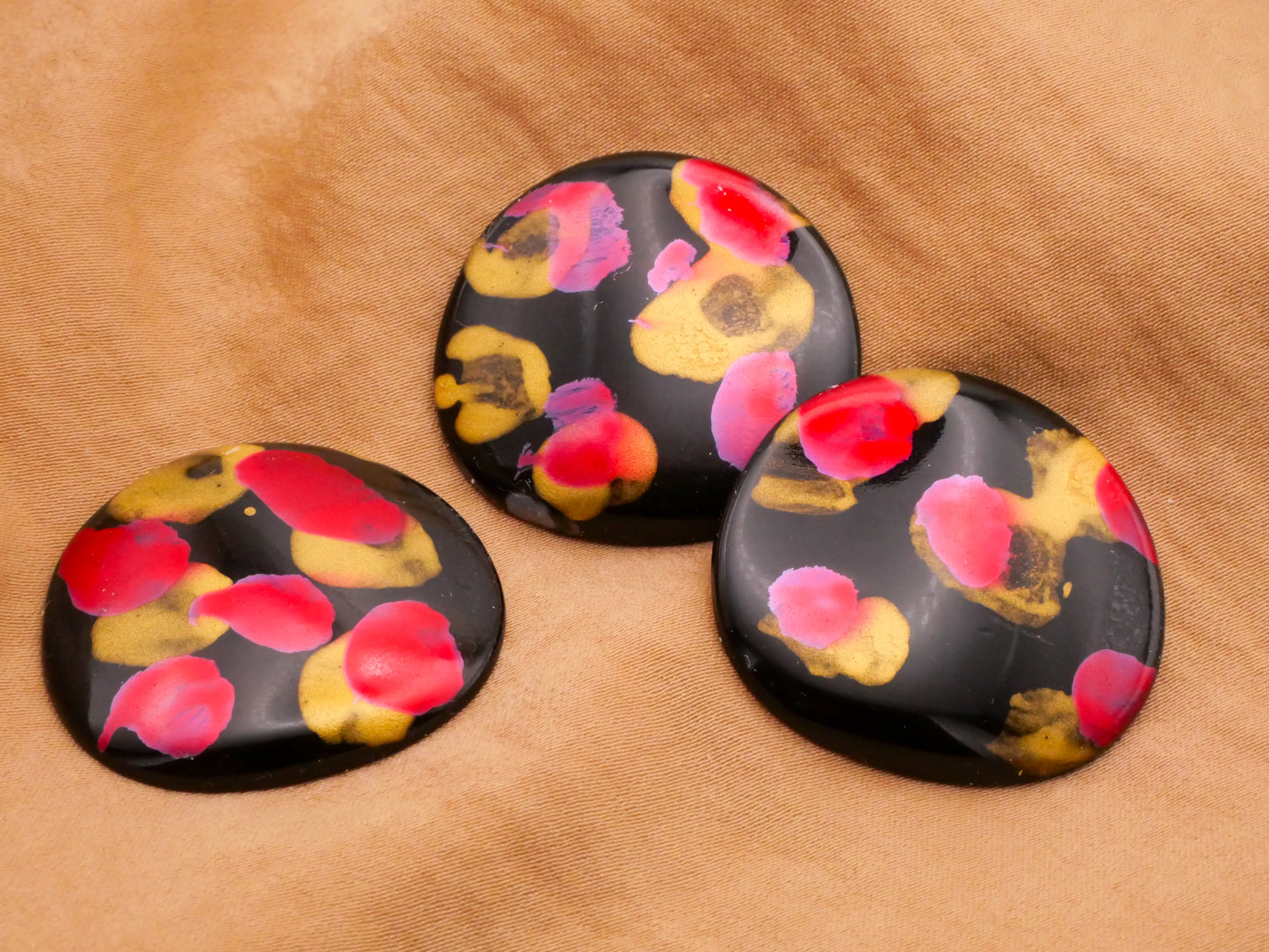 Paint Drops Gold Red Fuchsia Black Plastic Button 31x33mm