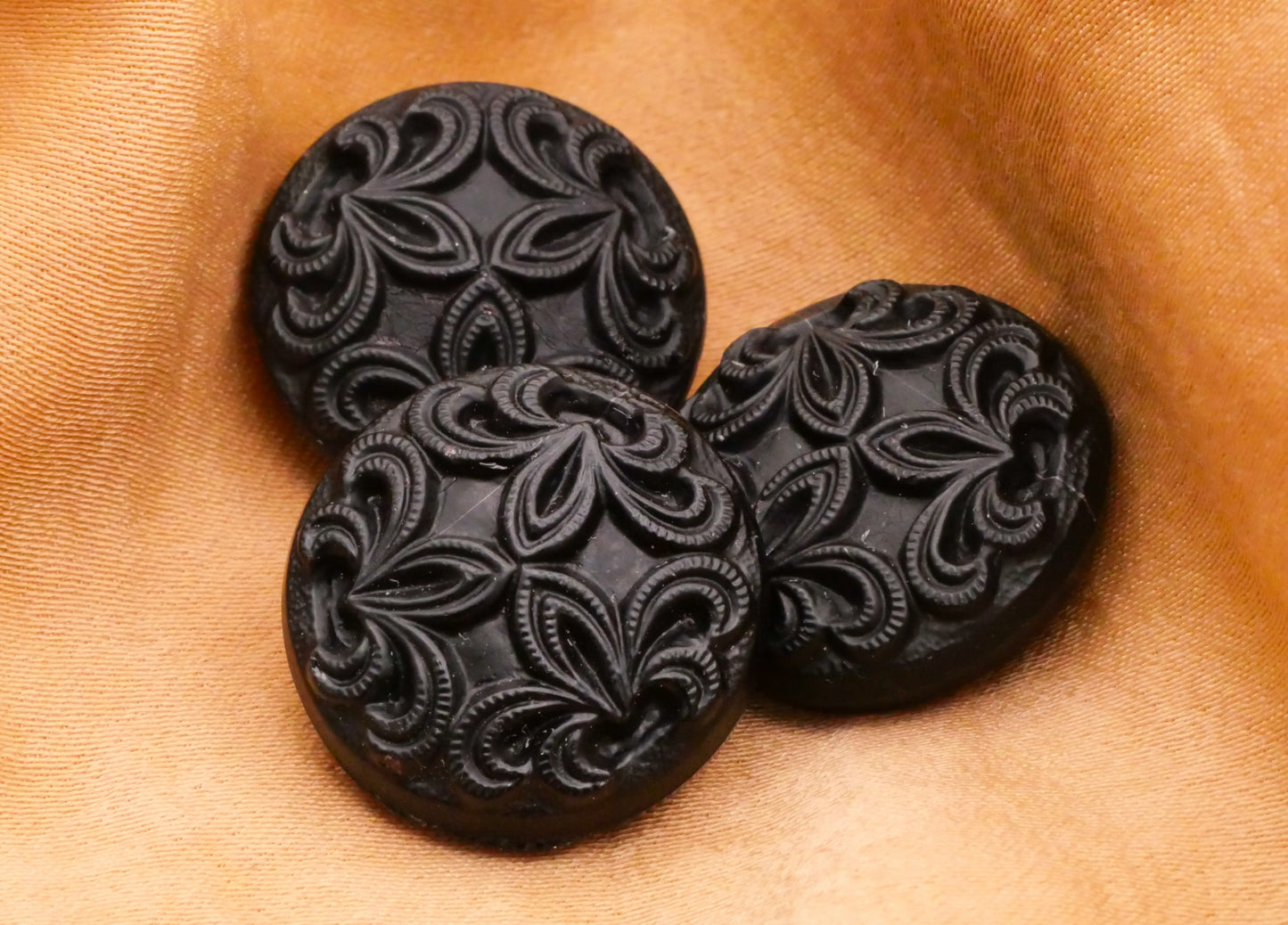 Fleur de Lis Trio Matte Black Glass Button 18mm