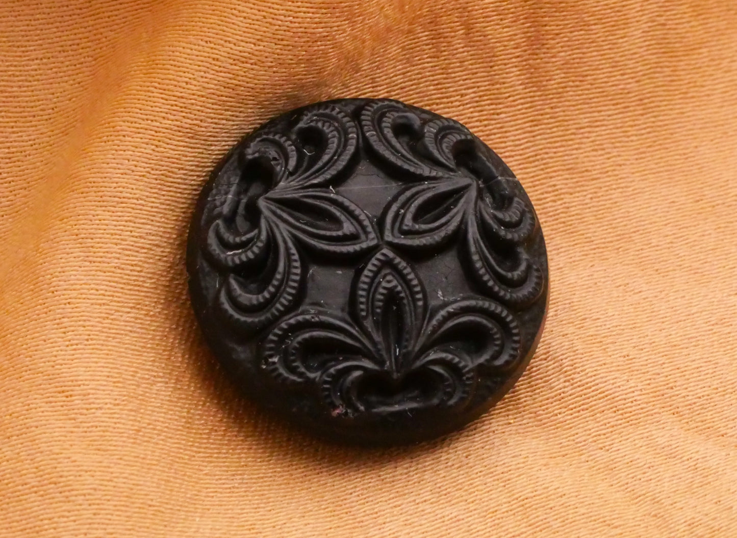 Fleur de Lis Trio Matte Black Glass Button 18mm