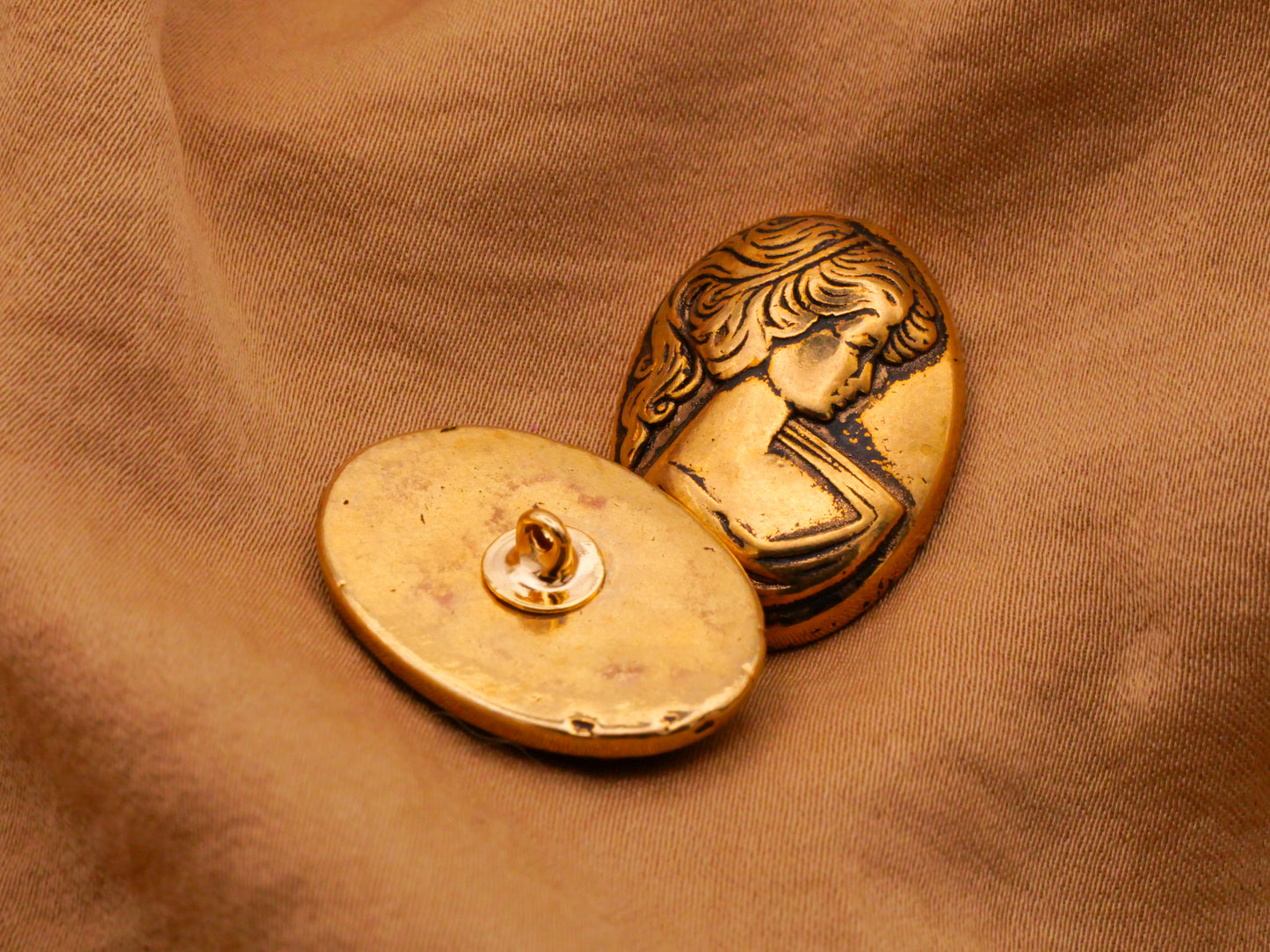 Cameo Oval Lady Profile Gold Metal Button 18x25mm