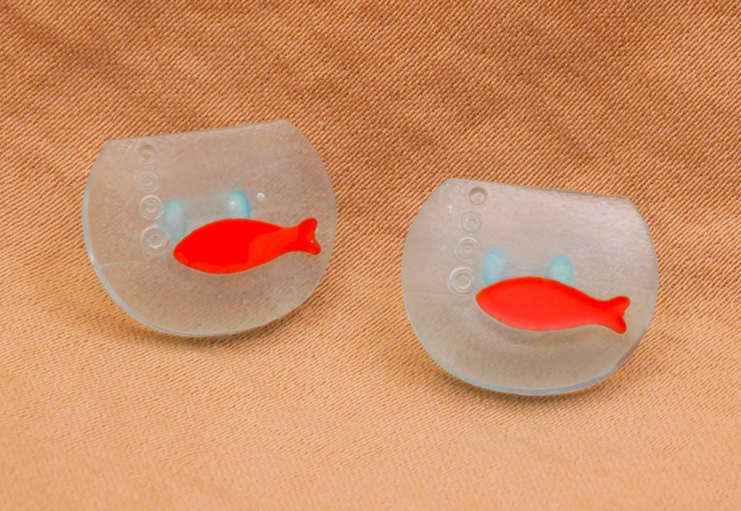 Goldfish Fish Bowl Bubbles Plastic Button 12x15mm