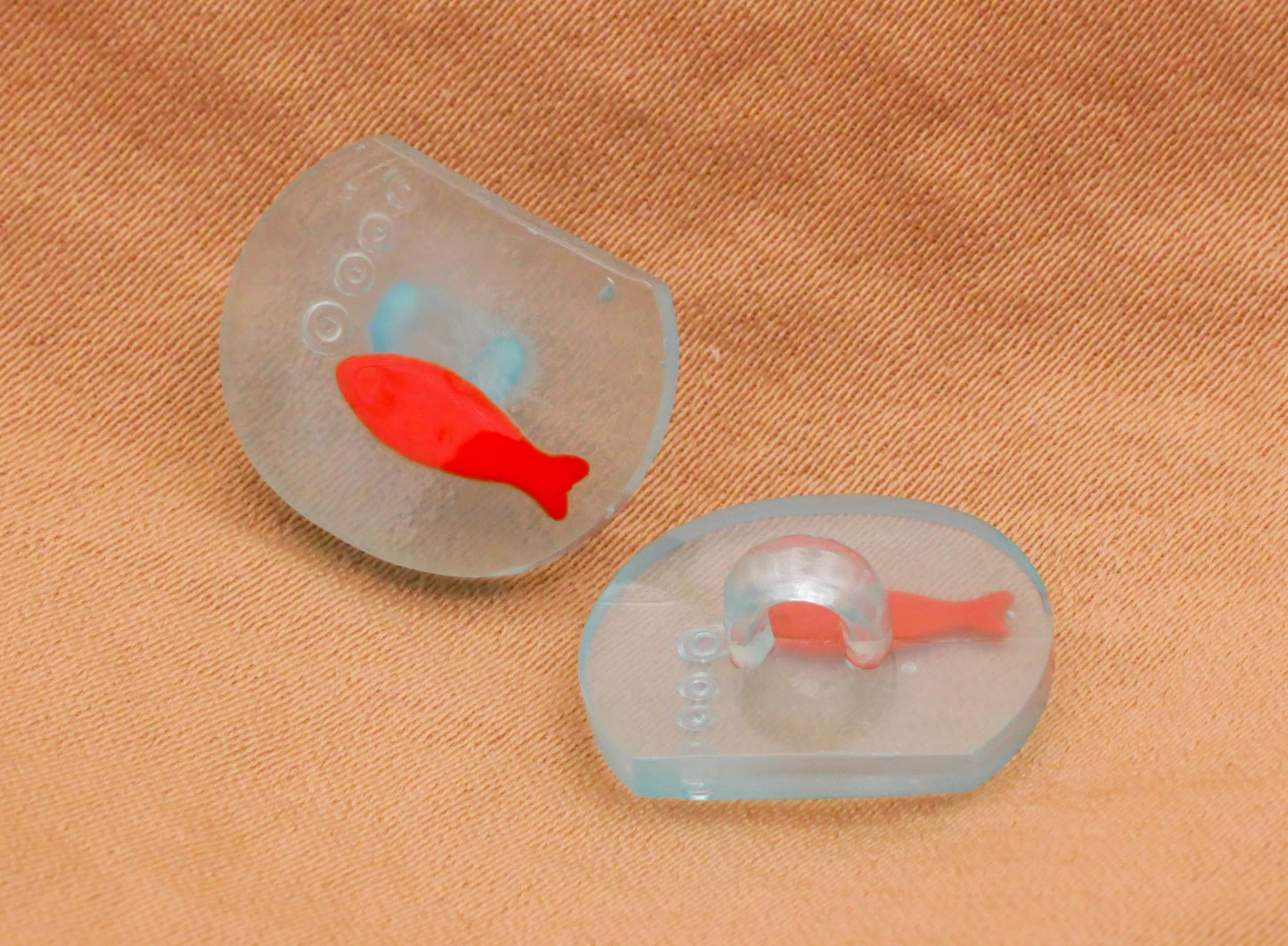 Goldfish Fish Bowl Bubbles Plastic Button 12x15mm