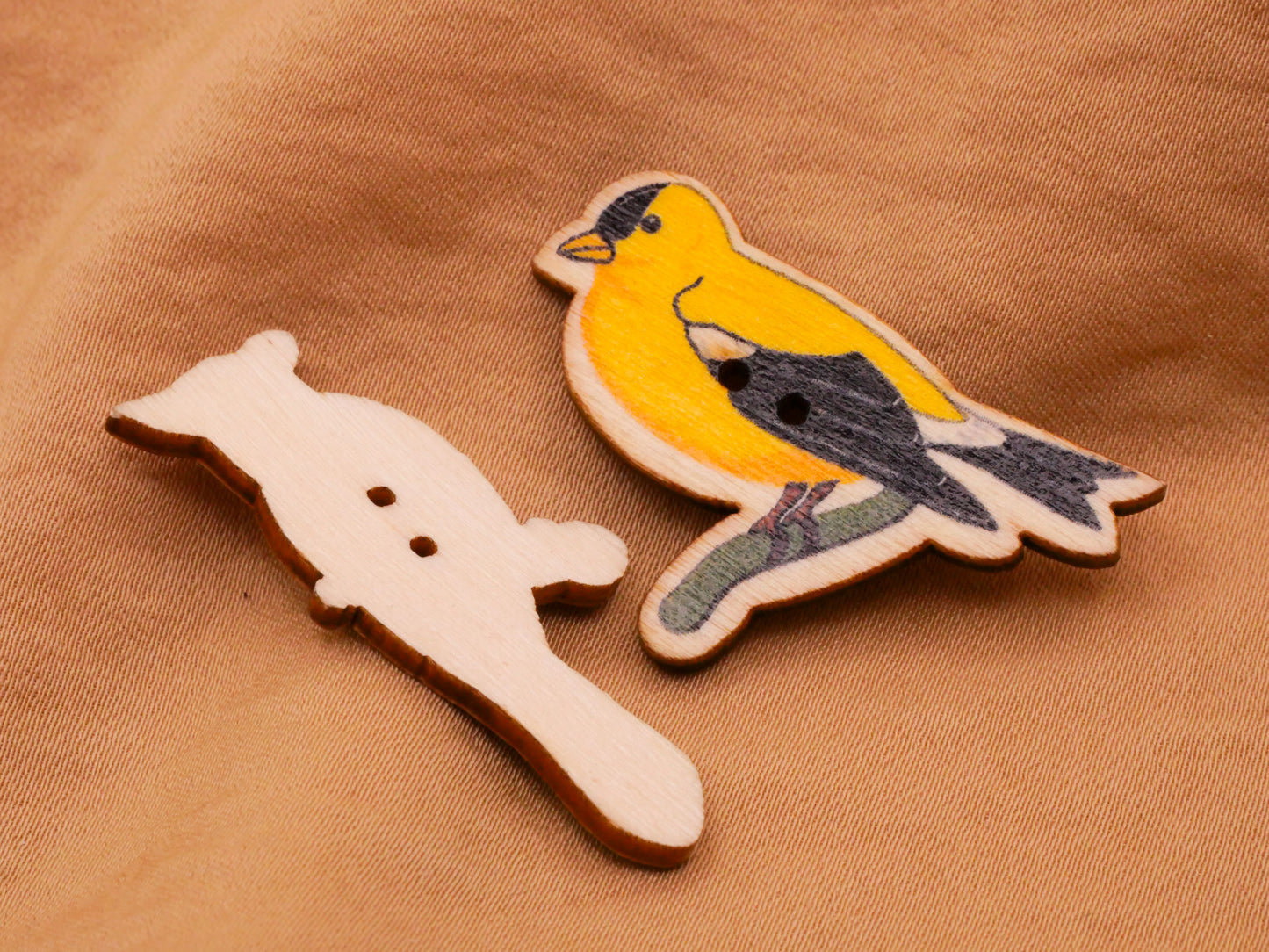 Bird Parrot Goldfinch Blue Jay Wood Sew-Thru Button Various 15-47mm