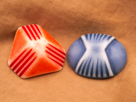 Buffed Look Red Blue Vintage Plastic Button 25-31mm