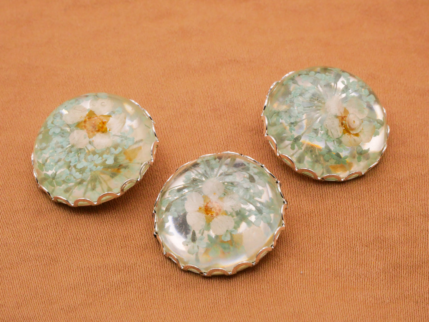 Habitat Real Flowers Resin Mint Green White Plastic Metal Button 21mm