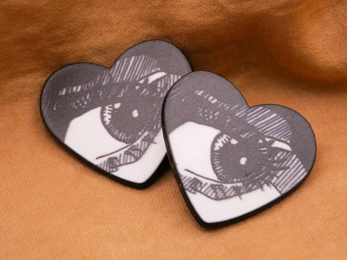 Eye Illustration Heart Black and White Metal Button 29x30mm