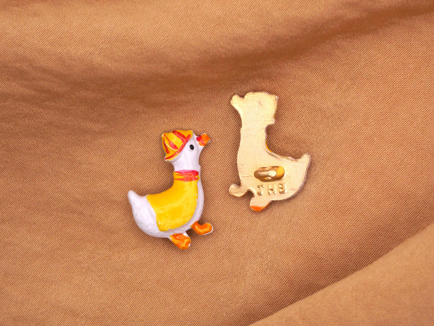 Duck Raincoat Hat Enamel Painted Metal JHB Button 16x18mm