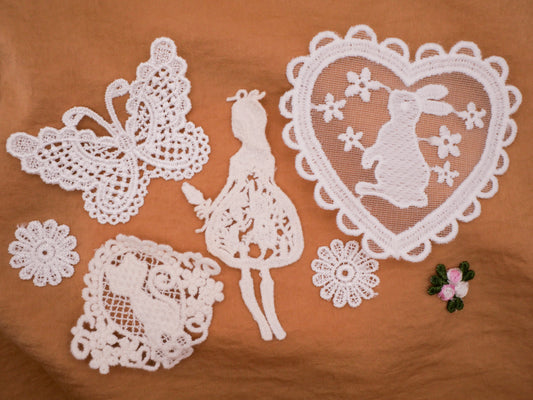 Alice in Wonderland White Lace Embellishments Set of Seven 22-98mm