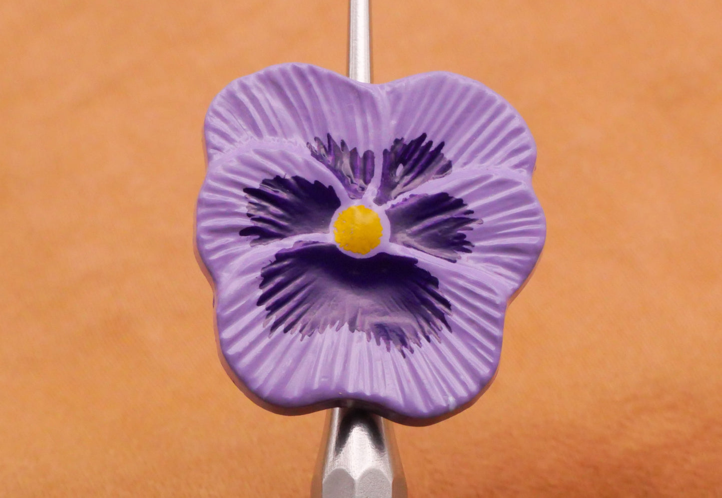 Pansy Purple Flower JHB Plastic Button 18x19mm