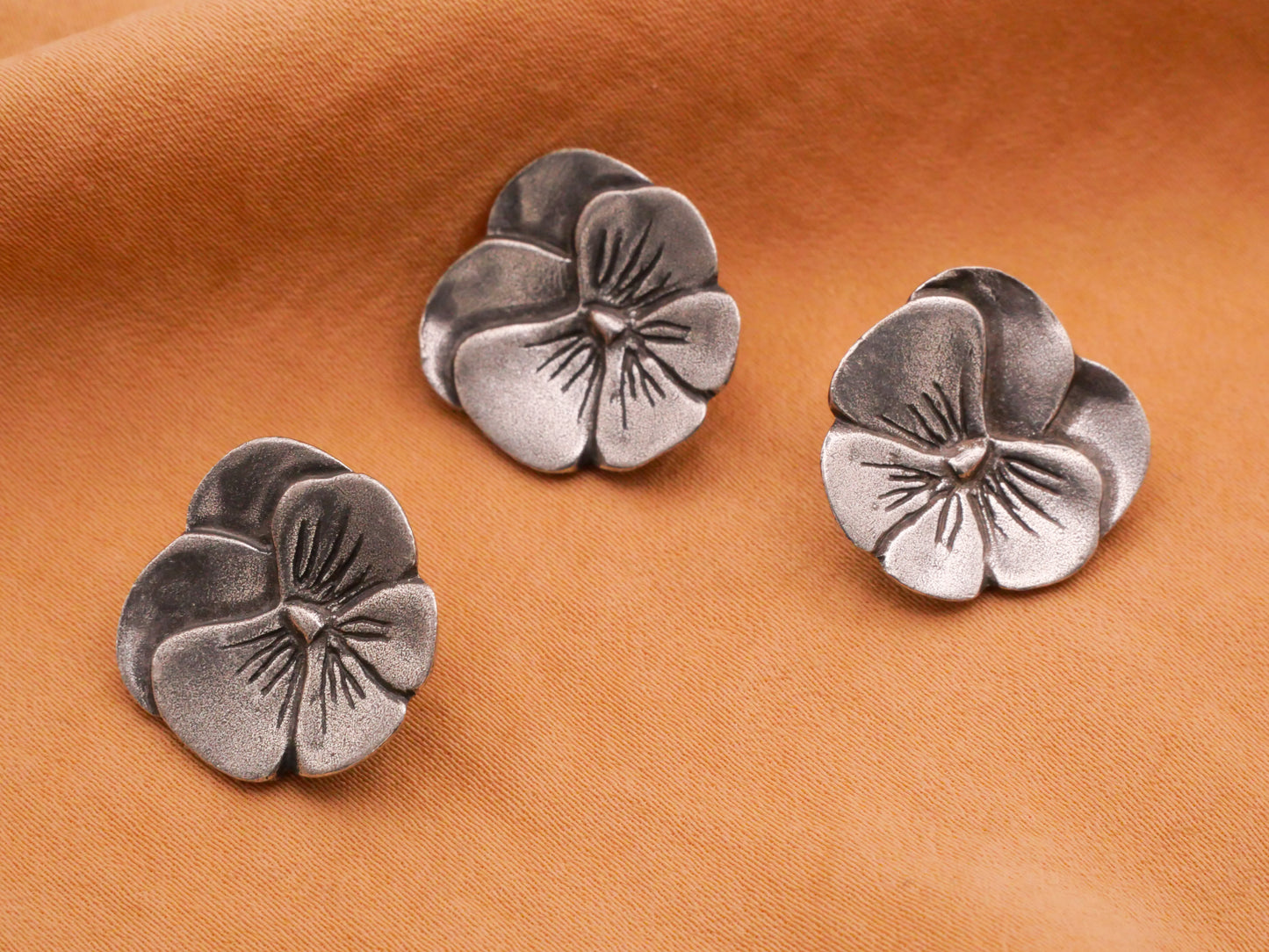 Danforth Pewter Pansy Flower Back Mark Metal Button 17mm