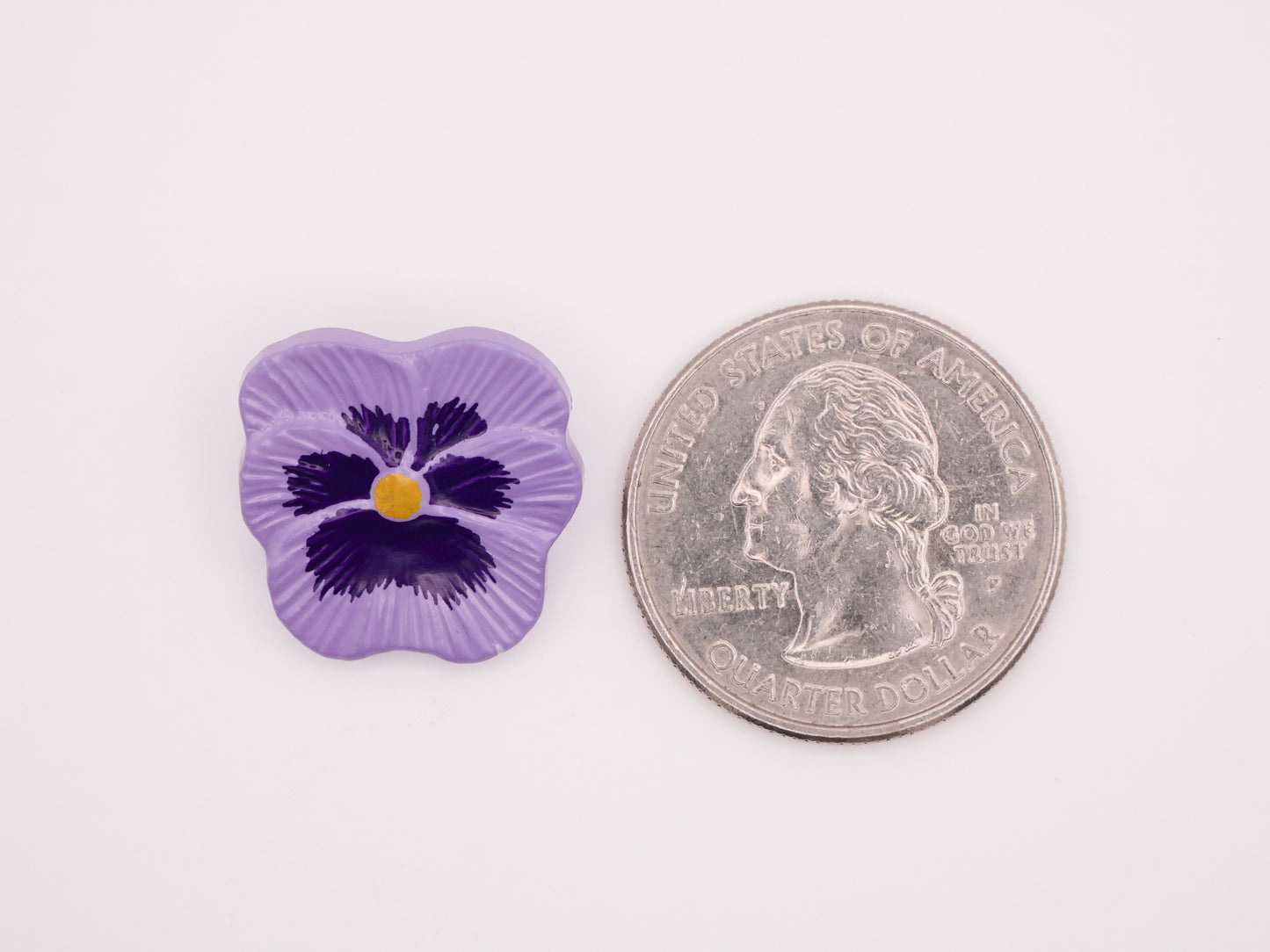 Pansy Purple Flower JHB Plastic Button 18x19mm