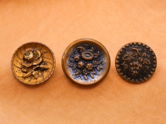 Victorian Rose Grapes Flowers Blue Tint Metal Button Various 17-20mm