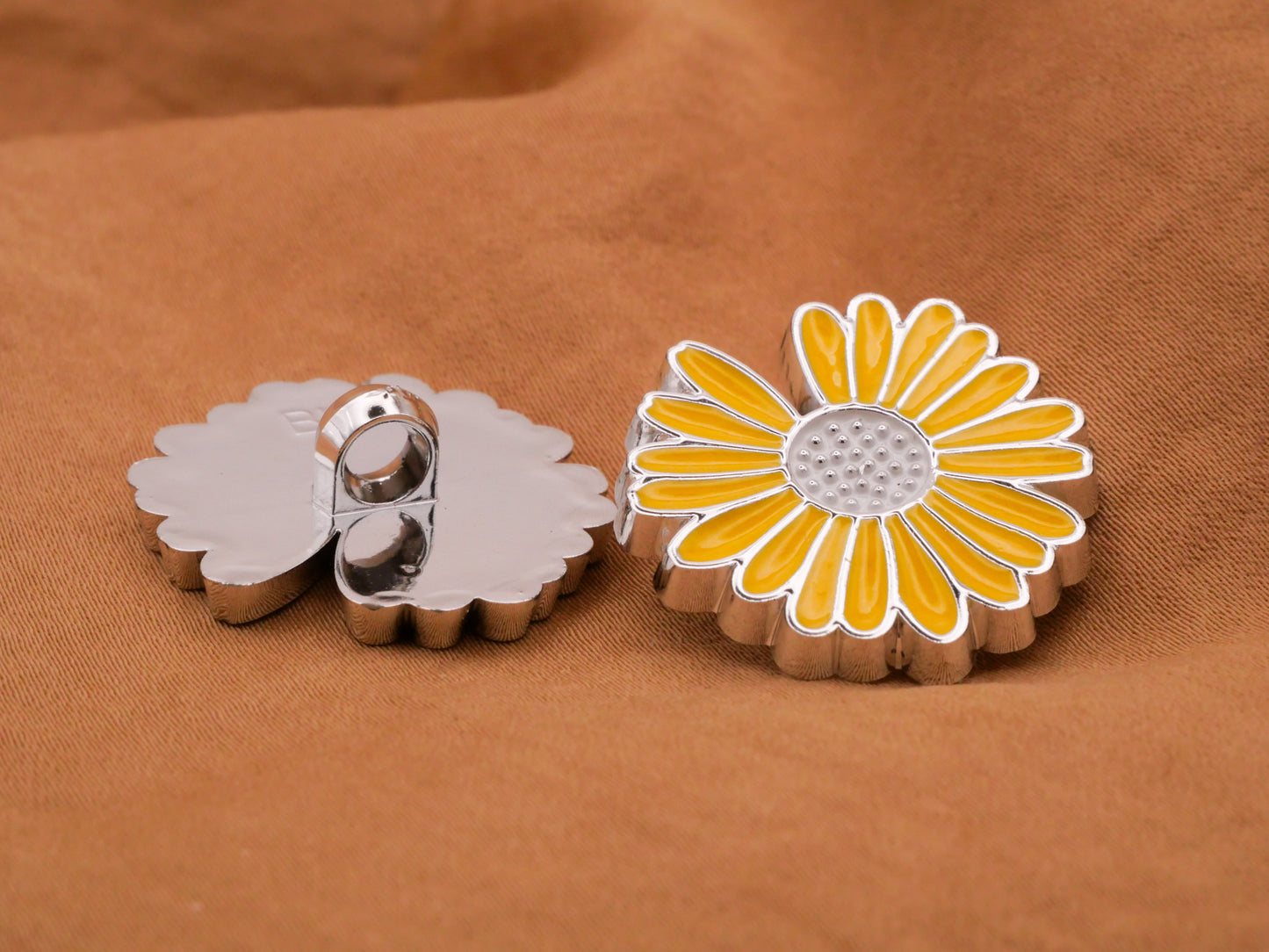 Daisy He Loves Me Colorful Blue Yellow Flower Plastic Button Various 24mm