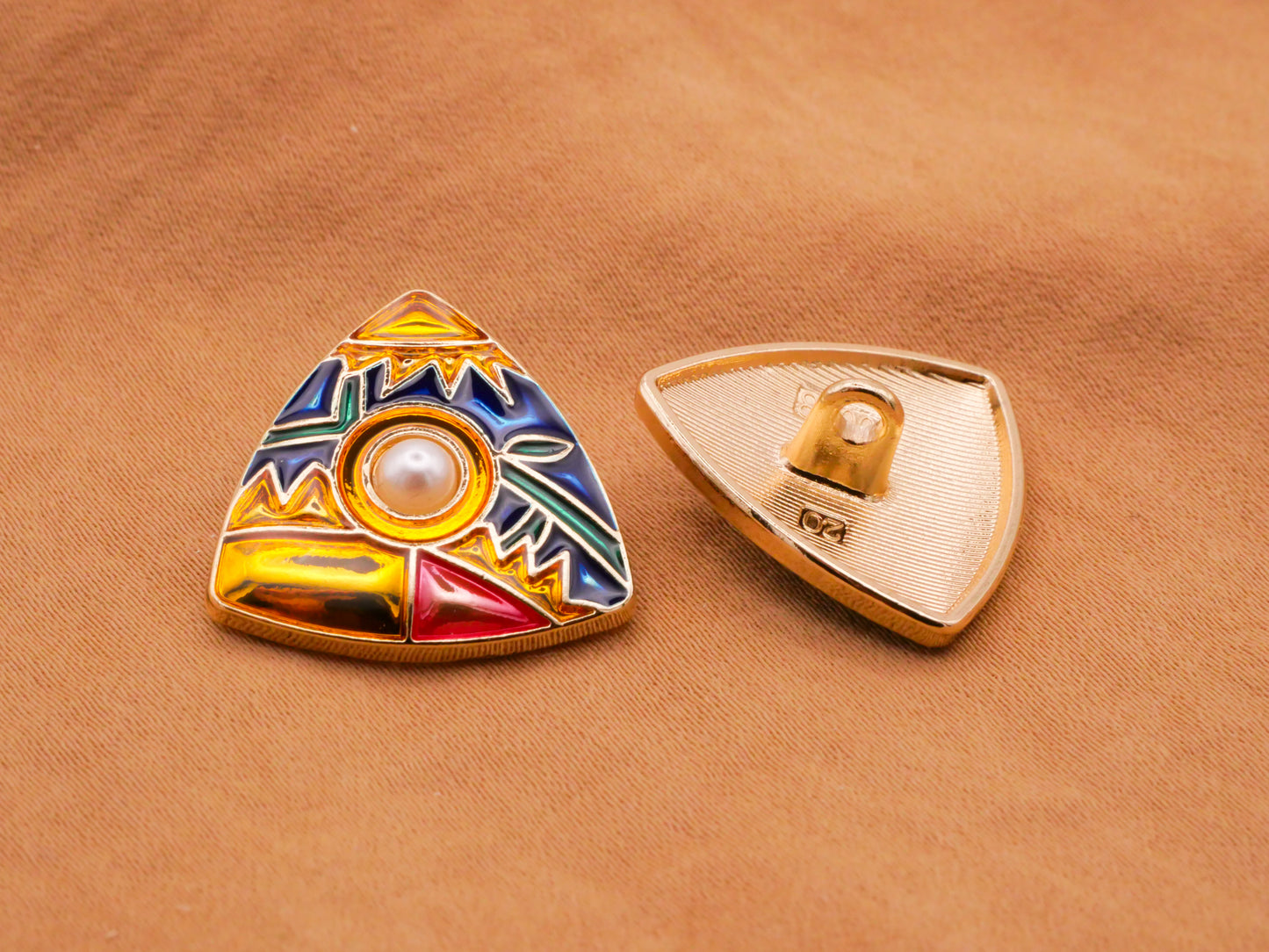 Santa Fe Pearl Enamel Gold Metal Triangle Button 20mm