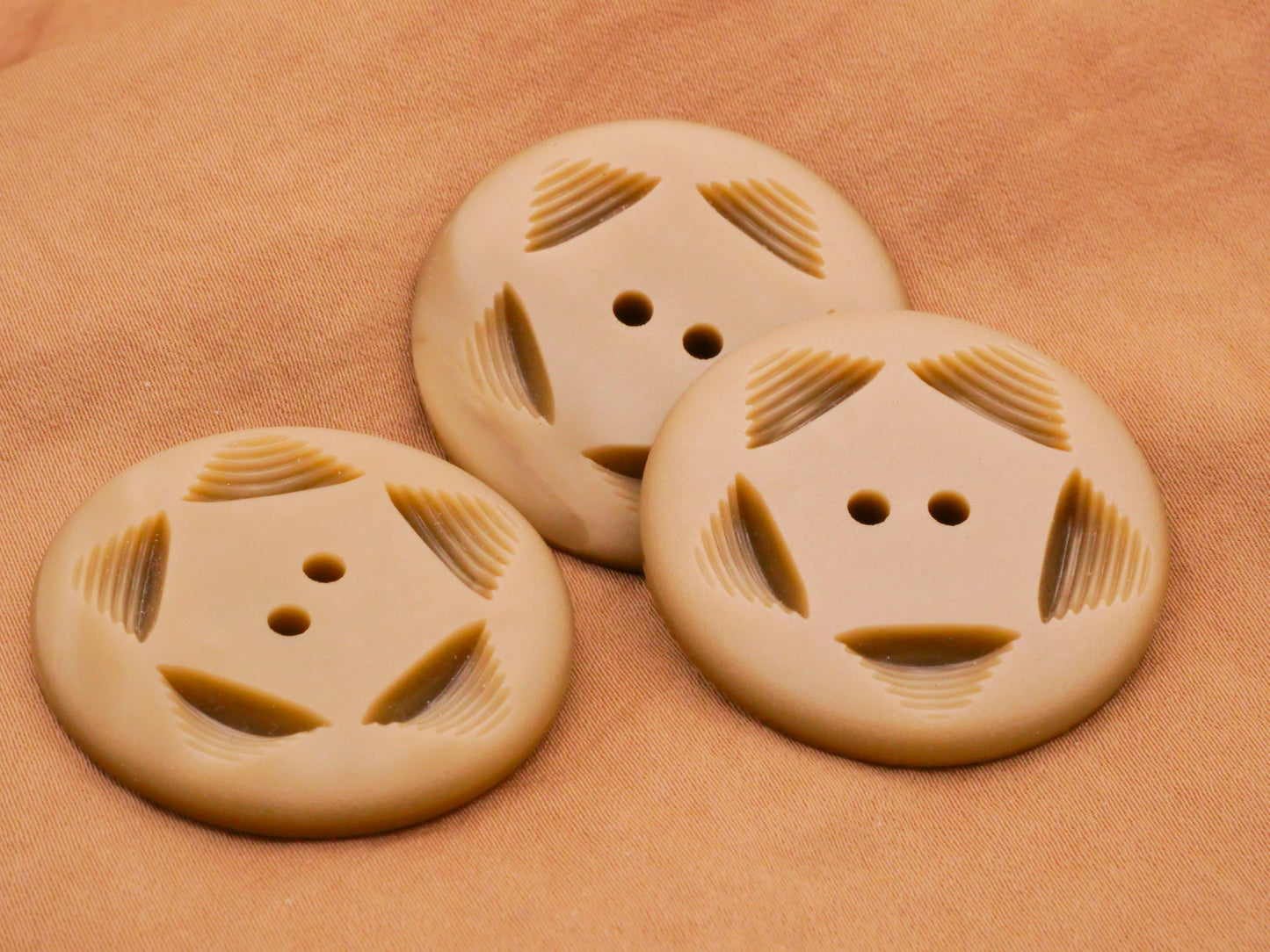 Star Machine Carved Tan Vintage Plastic Button 34mm