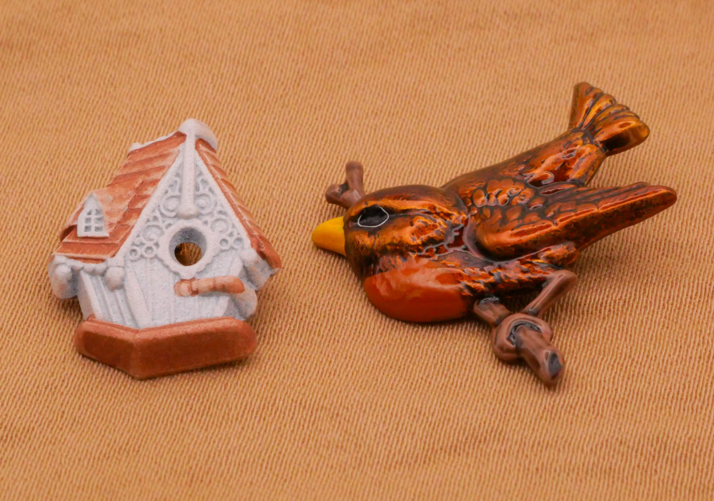 Hand-Painted Metal Bird Robin Birdhouse Button Various 14-21mm