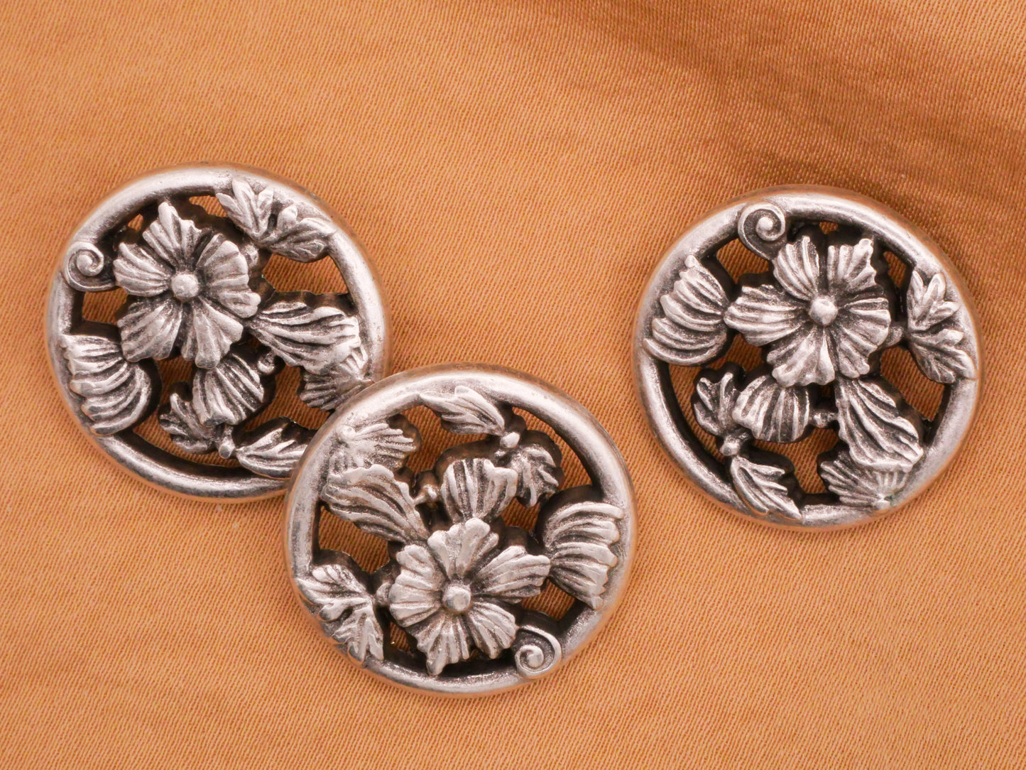 Flowers Circle Pierced Look Antiqued Silver Metal Button 23mm