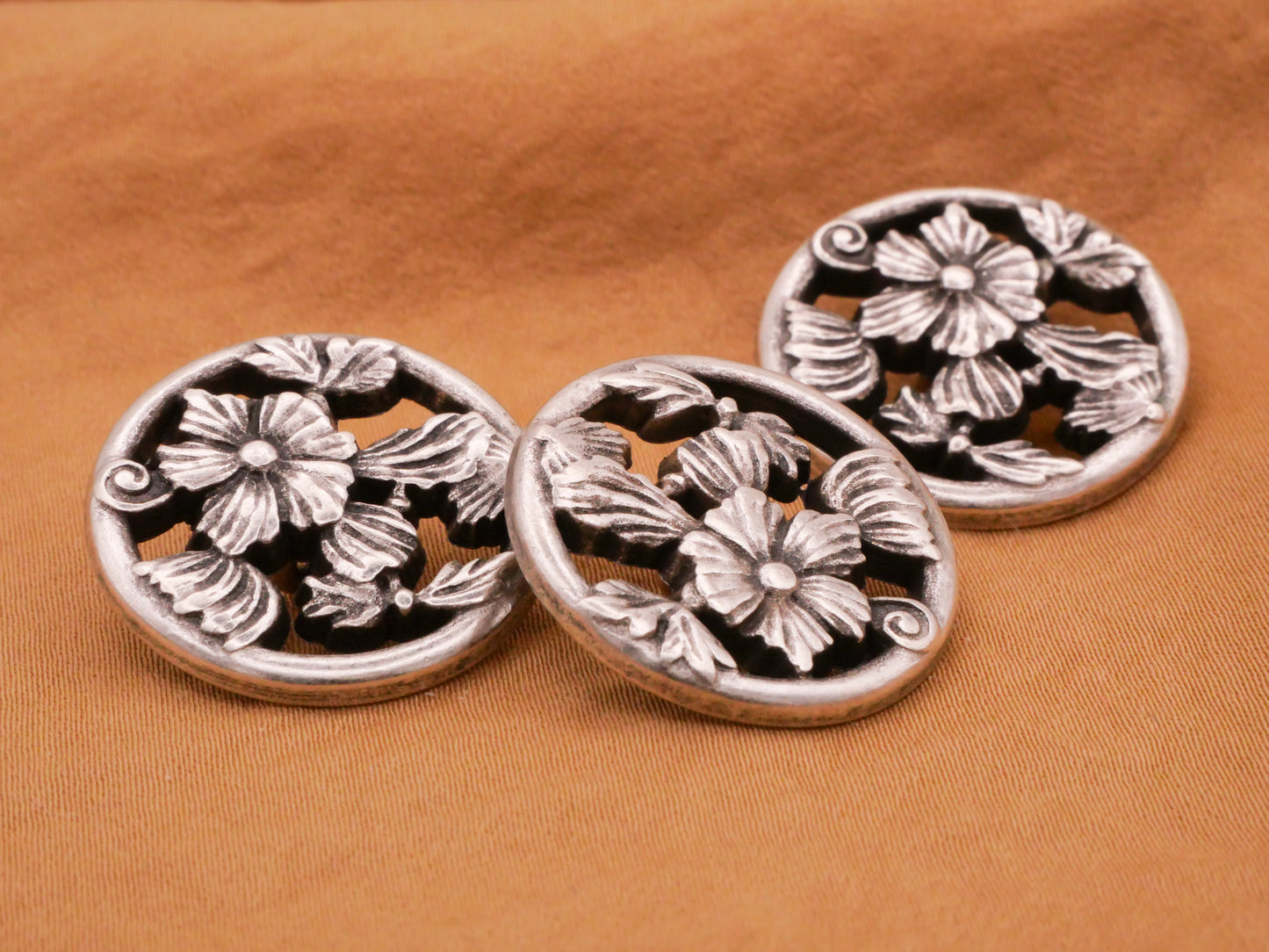 Flowers Circle Pierced Look Antiqued Silver Metal Button 23mm