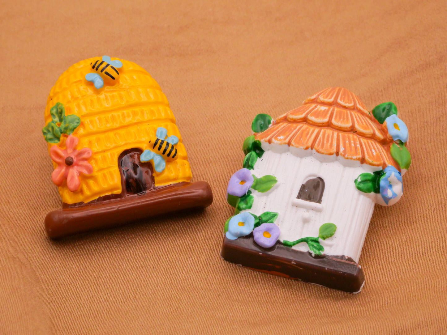 Bee Hive Birdhouse Painted Ceramic Plastic Button 28-35mm