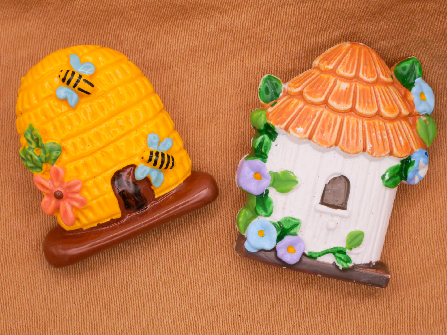 Bee Hive Birdhouse Painted Ceramic Plastic Button 28-35mm