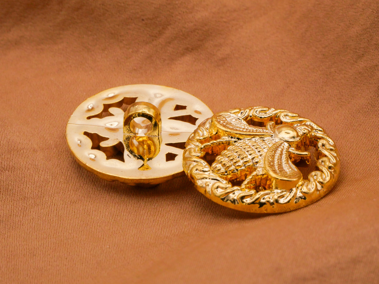 Bee Insect Swirl Edge Gold Plastic Button 25mm