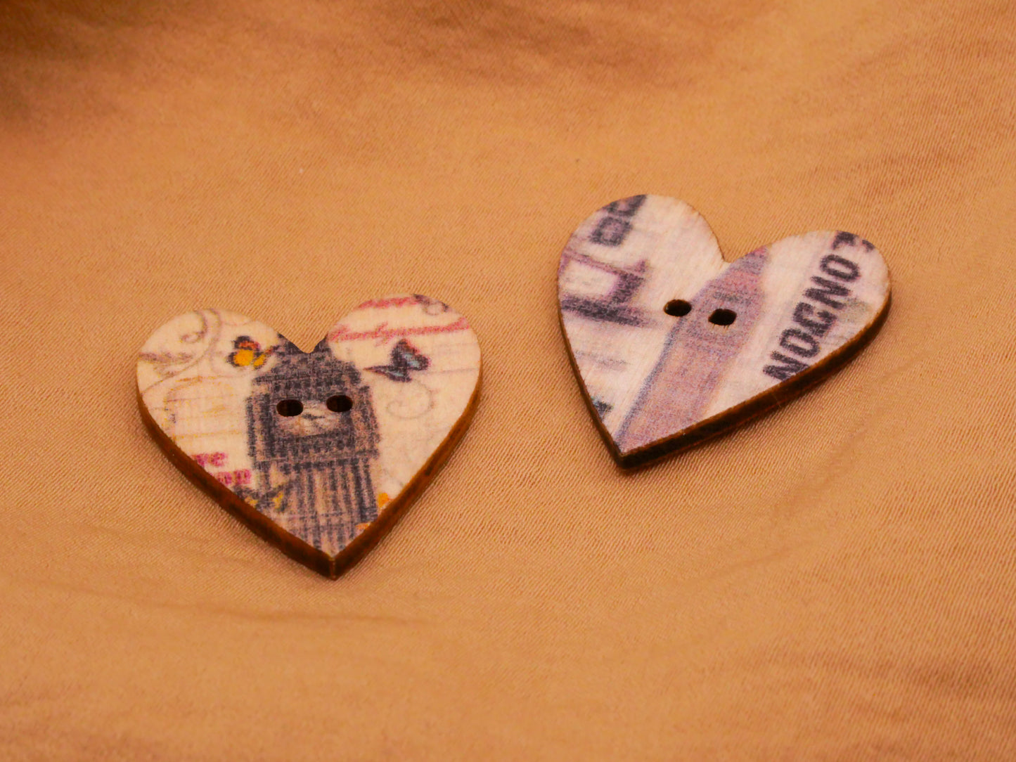 London Big Ben Heart Wood Button Various 25x28mm