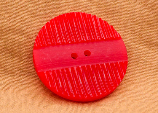 Red Machine Carved Grooves Vintage Sew-Thru Button 28mm