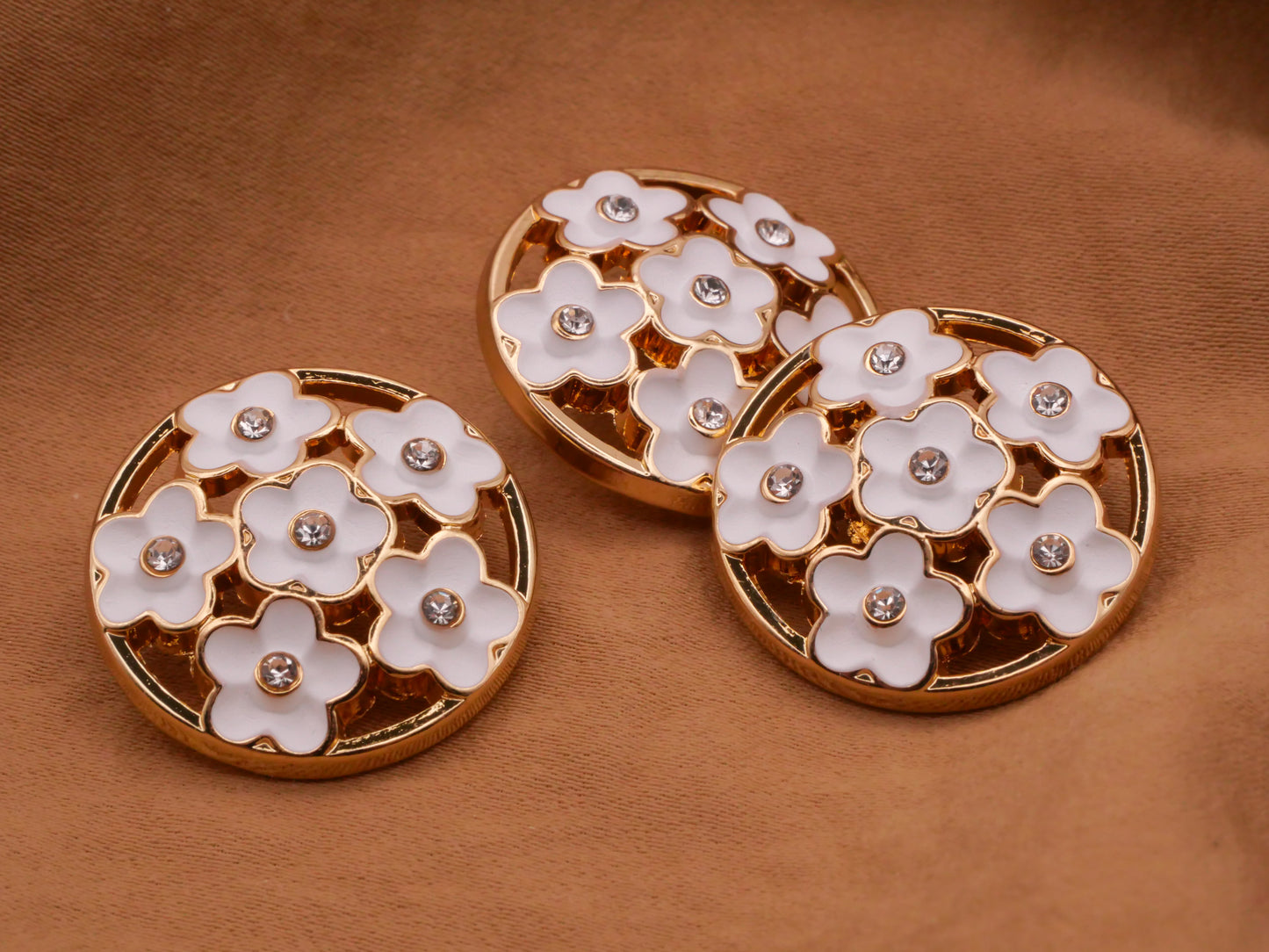 Daisy Flower Cluster Rhinestone White Enamel Gold Metal 23mm