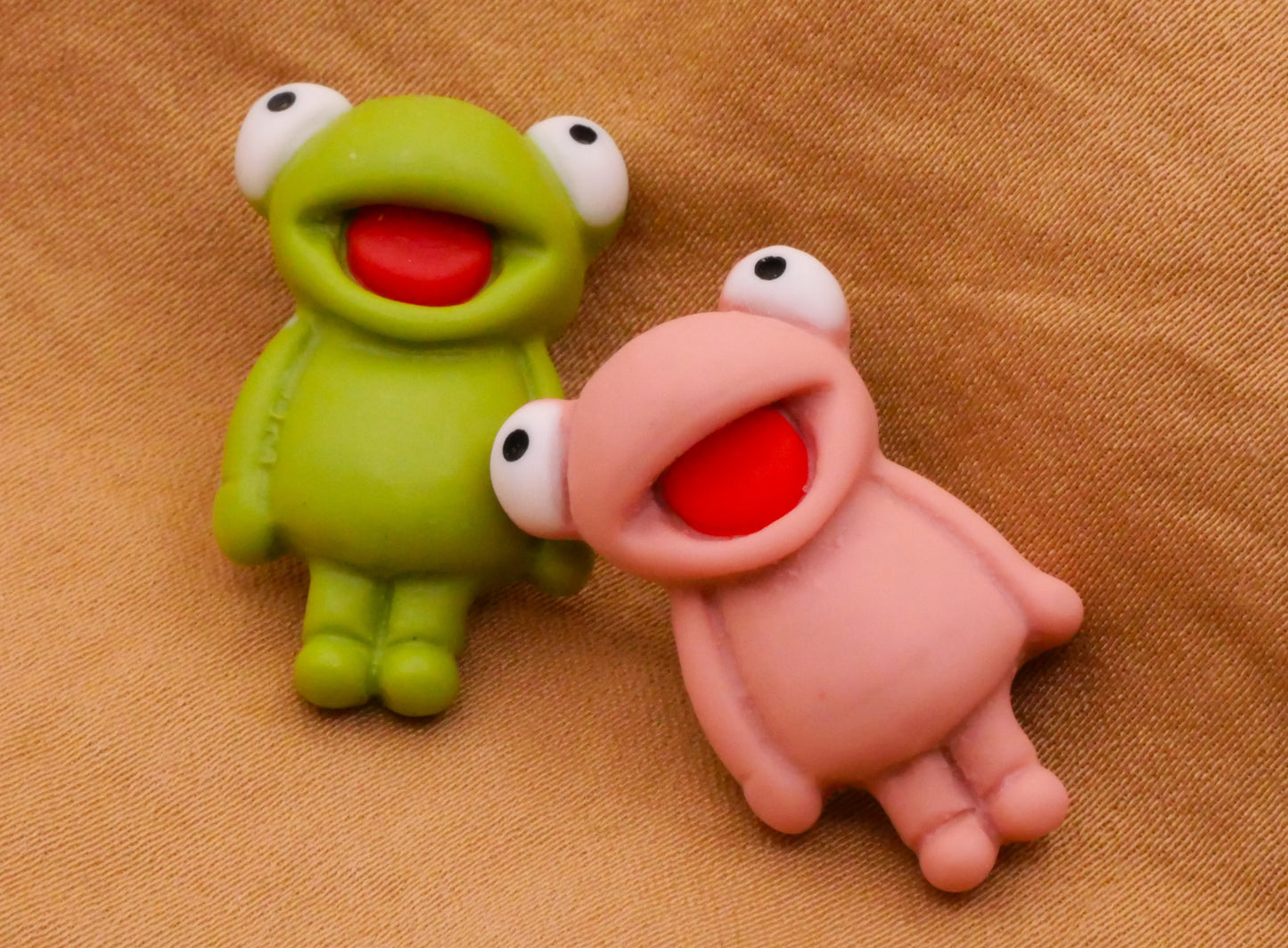 Frog Muppet Pink Green Plastic Kids Button Various 16x25mm