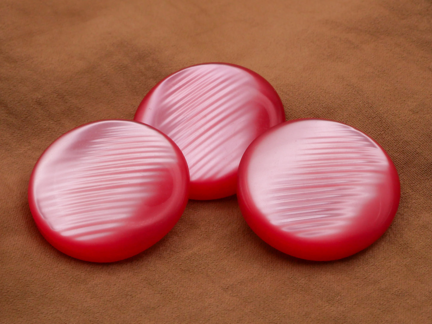 Fuchsia Pink Iridescent Design In Plastic Vintage Button 27mm