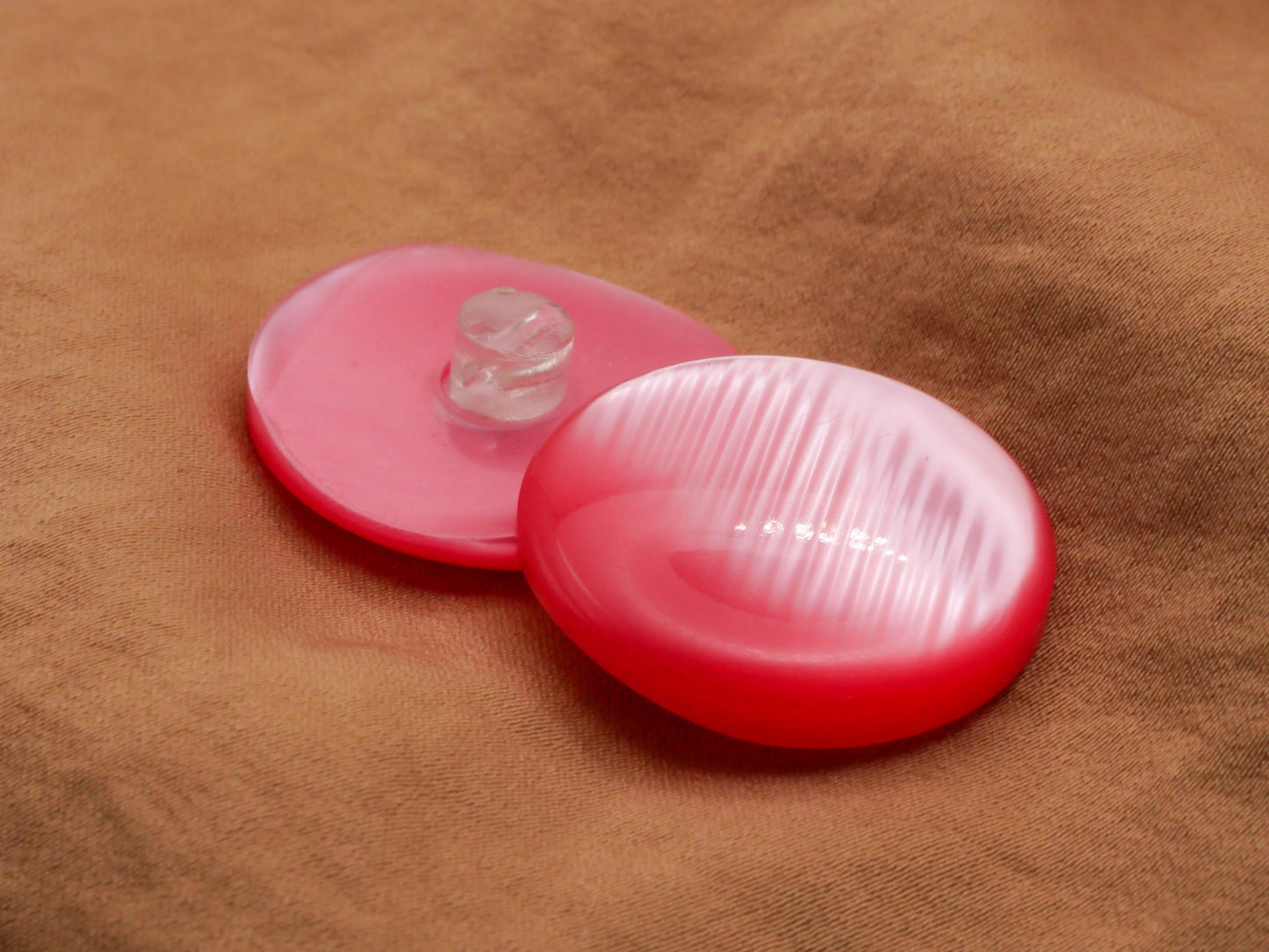 Fuchsia Pink Iridescent Design In Plastic Vintage Button 27mm