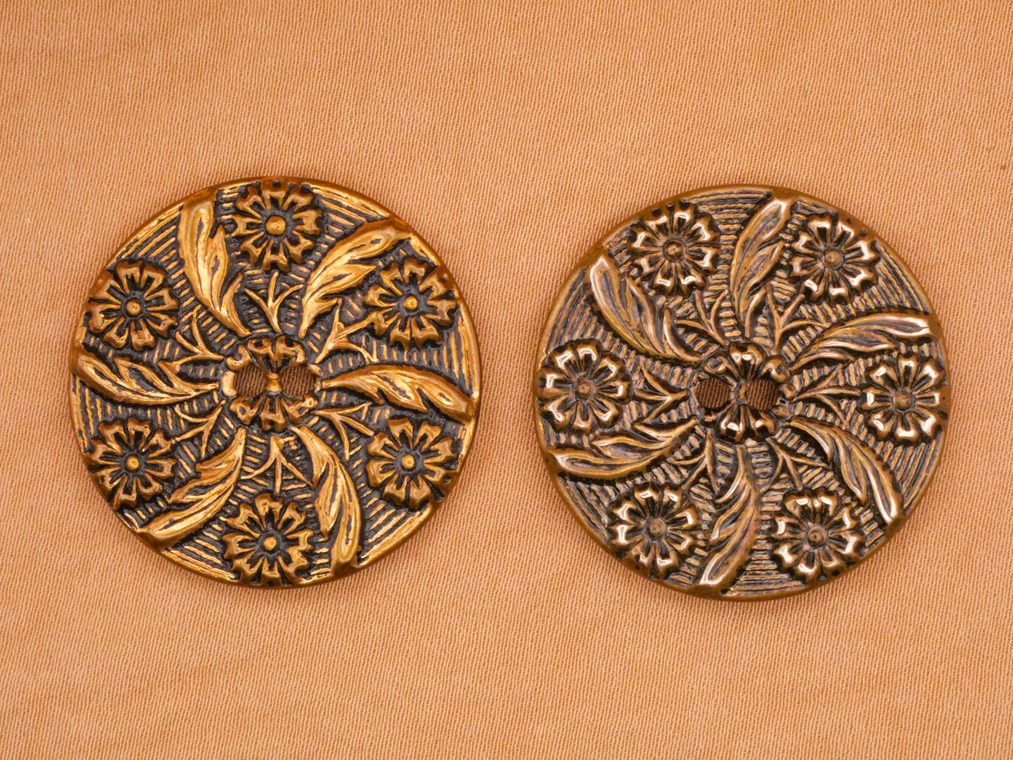 Flower Leaf Fan Victorian Metal Sew-Thru Button 29mm