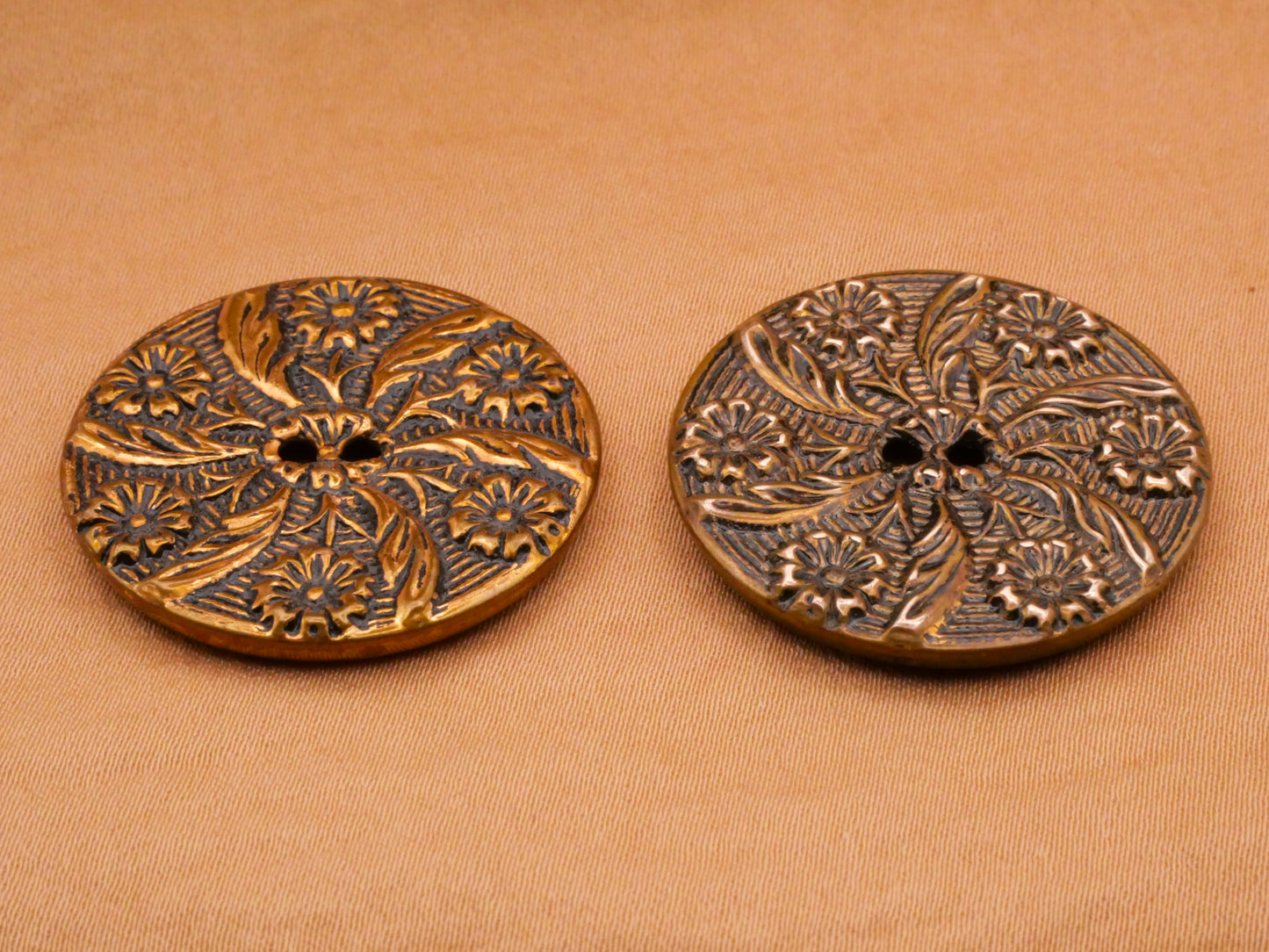 Flower Leaf Fan Victorian Metal Sew-Thru Button 29mm