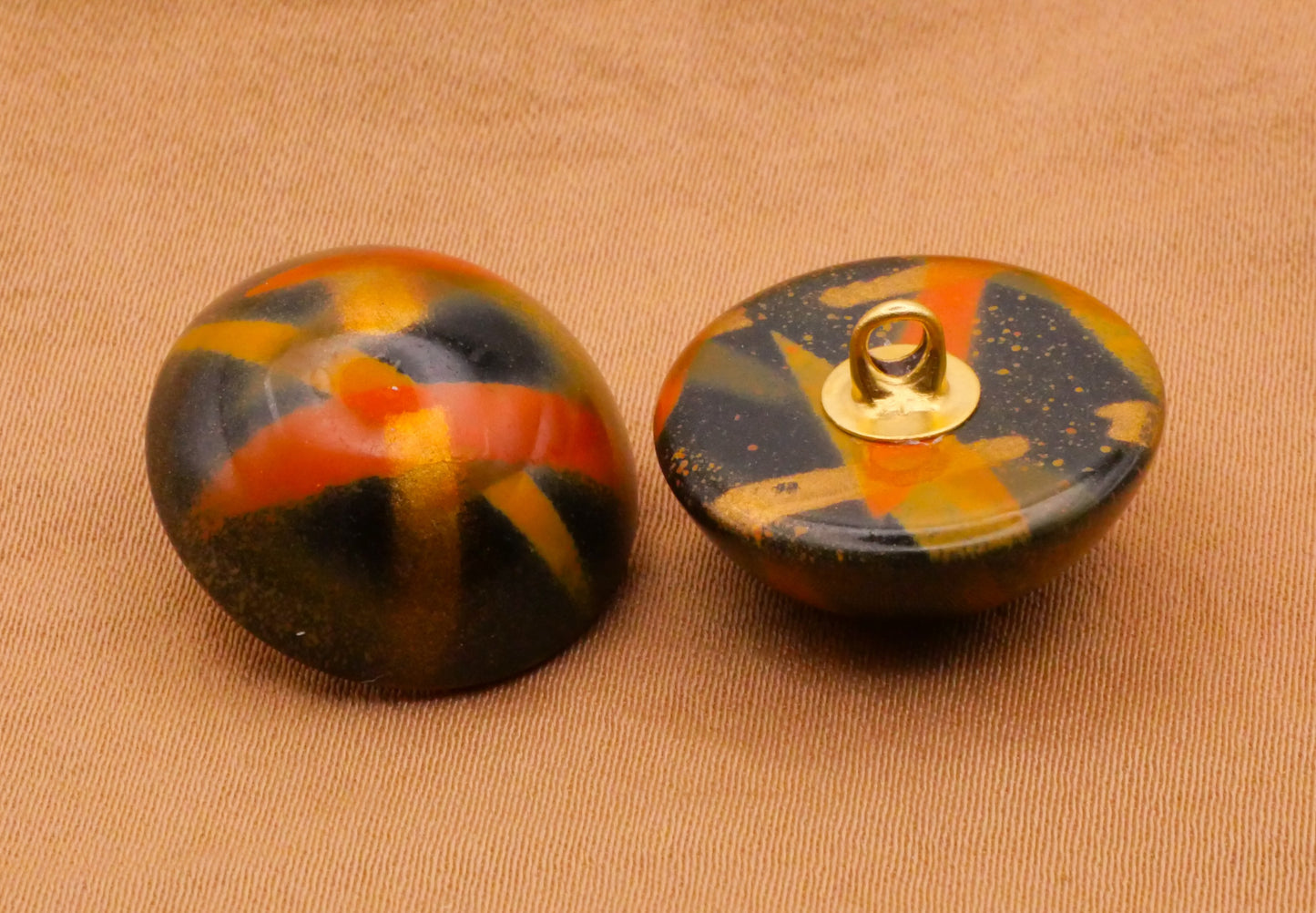 Graffiti Airbrush Black Orange Gold Vintage Plastic Button 20mm