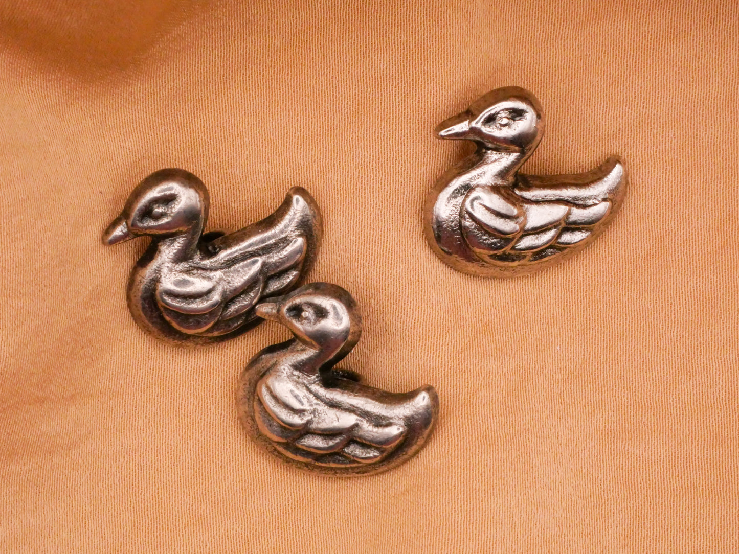 Duck Realistic Antiqued Silver Metal Button 18x20mm