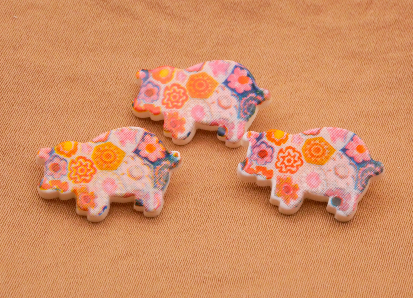 Patchwork Pig Plastic Button 13x19mm