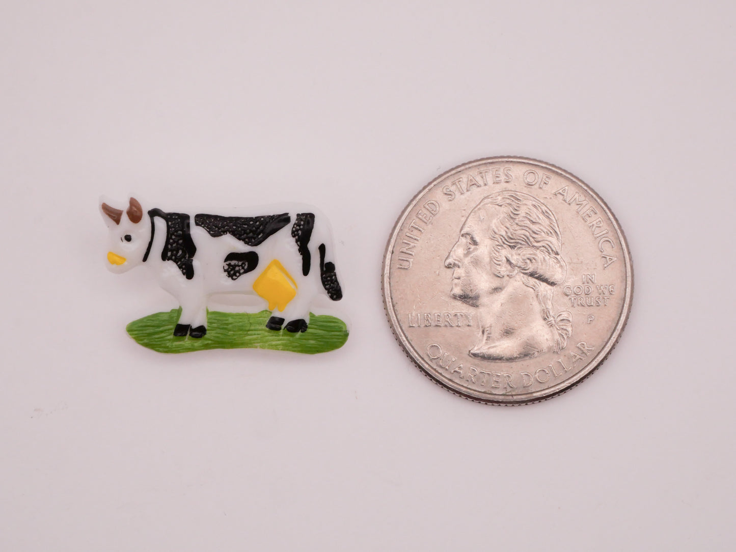 Cow Grass Vintage Plastic Button 16x22mm