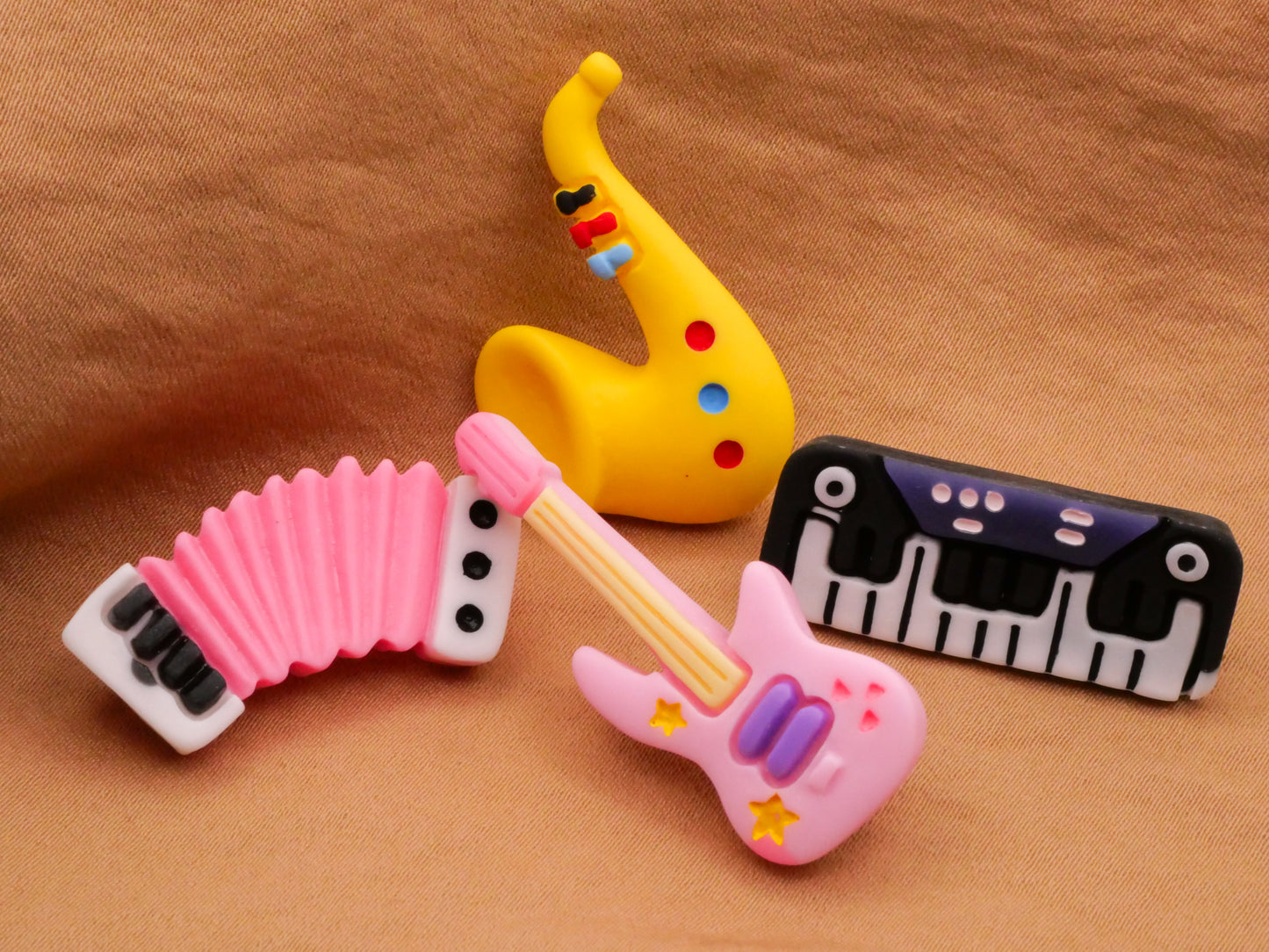 Musical Instrument Music Keyboard Guitar Sax Accordion Plastic Set of Four Buttons 14-38mm