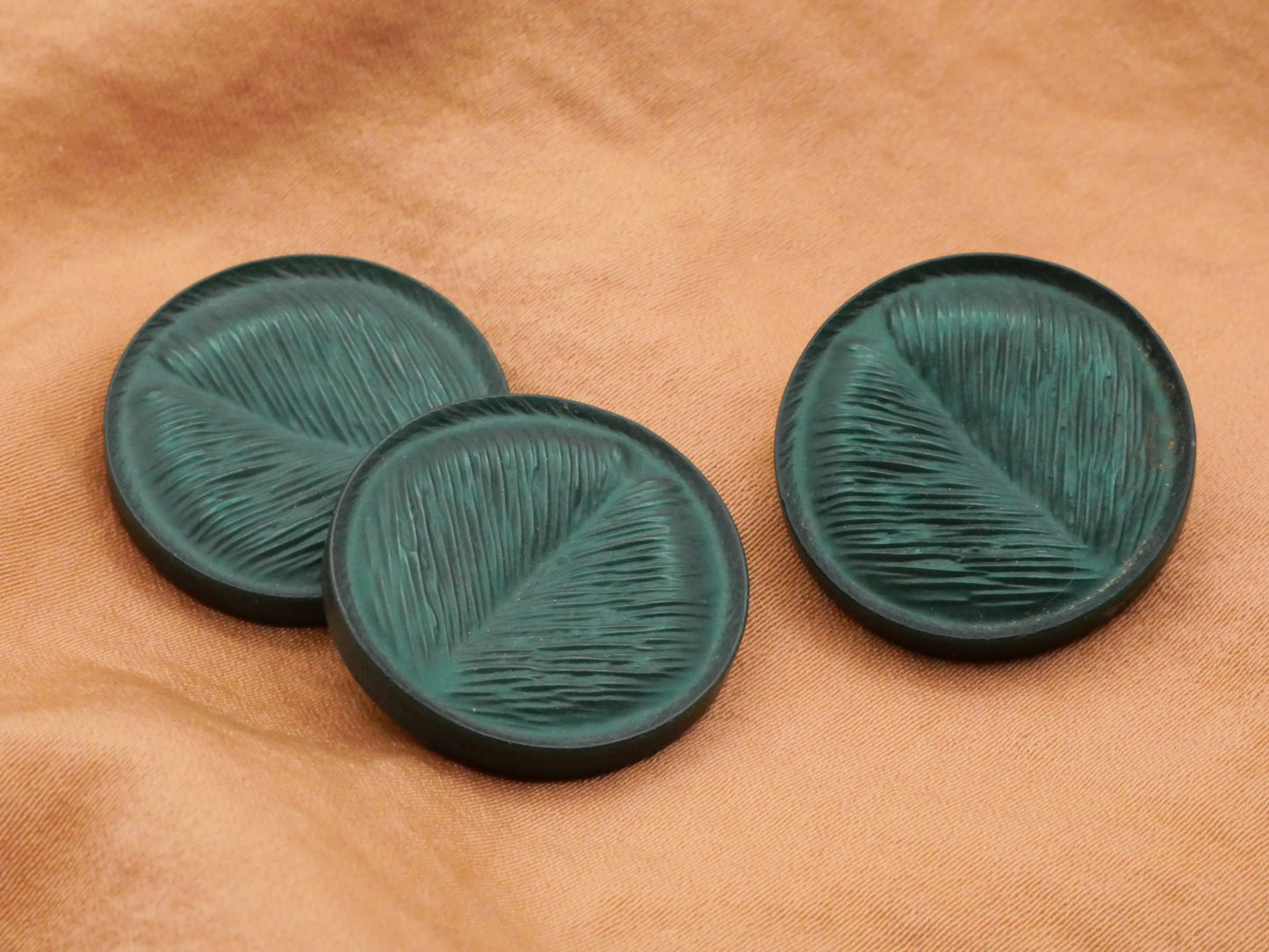 Peacock Green Plume Feather Etched Look Vintage Plastic Button 23mm